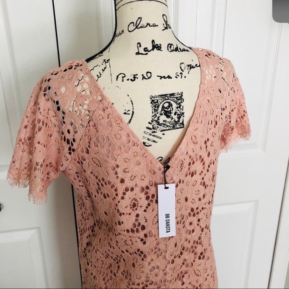 BB Dakota Pink Double V Lace Dress NWT Medium - Picture 3 of 3